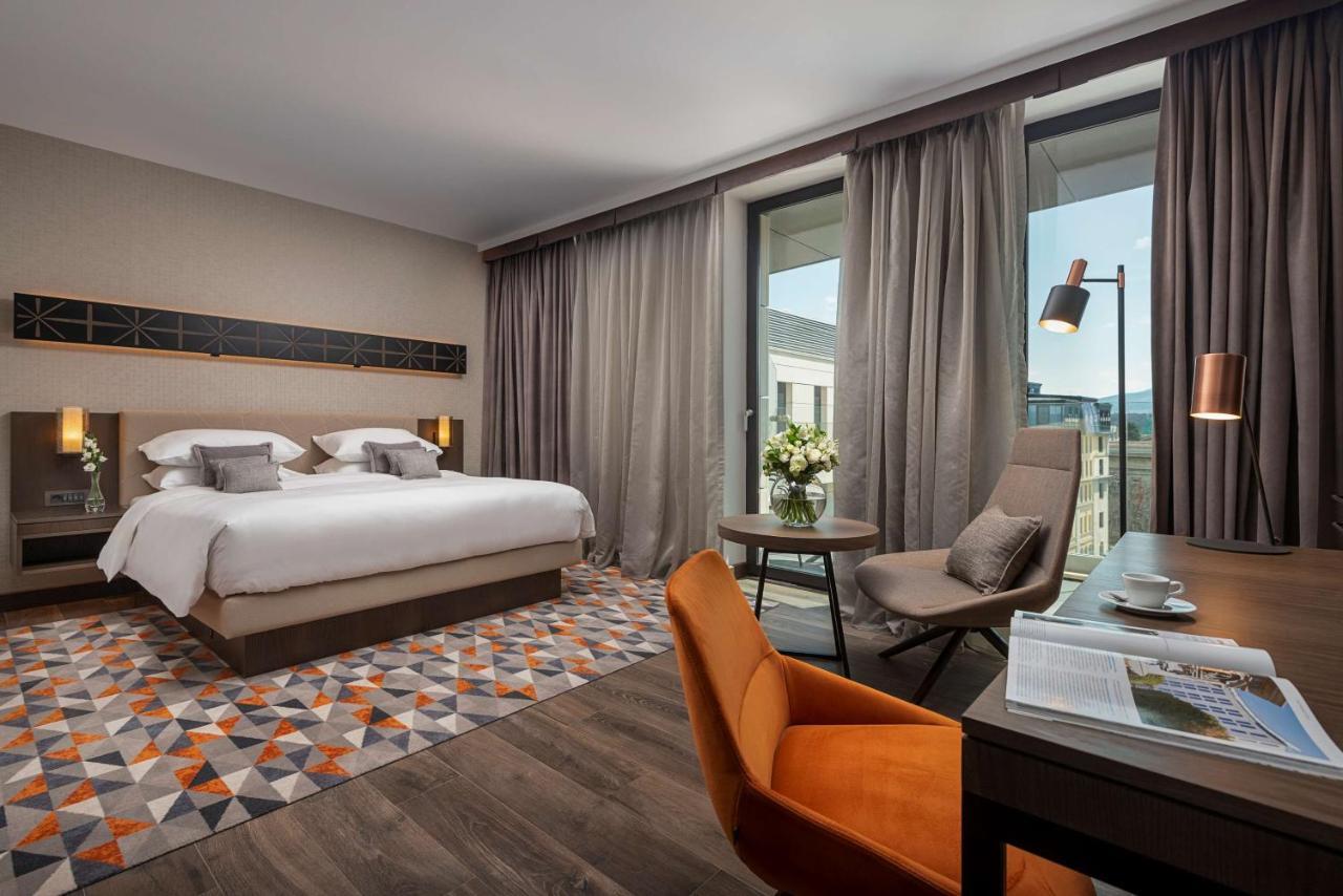Zimmer mit Kingsize-Bett - Zugang zum Club